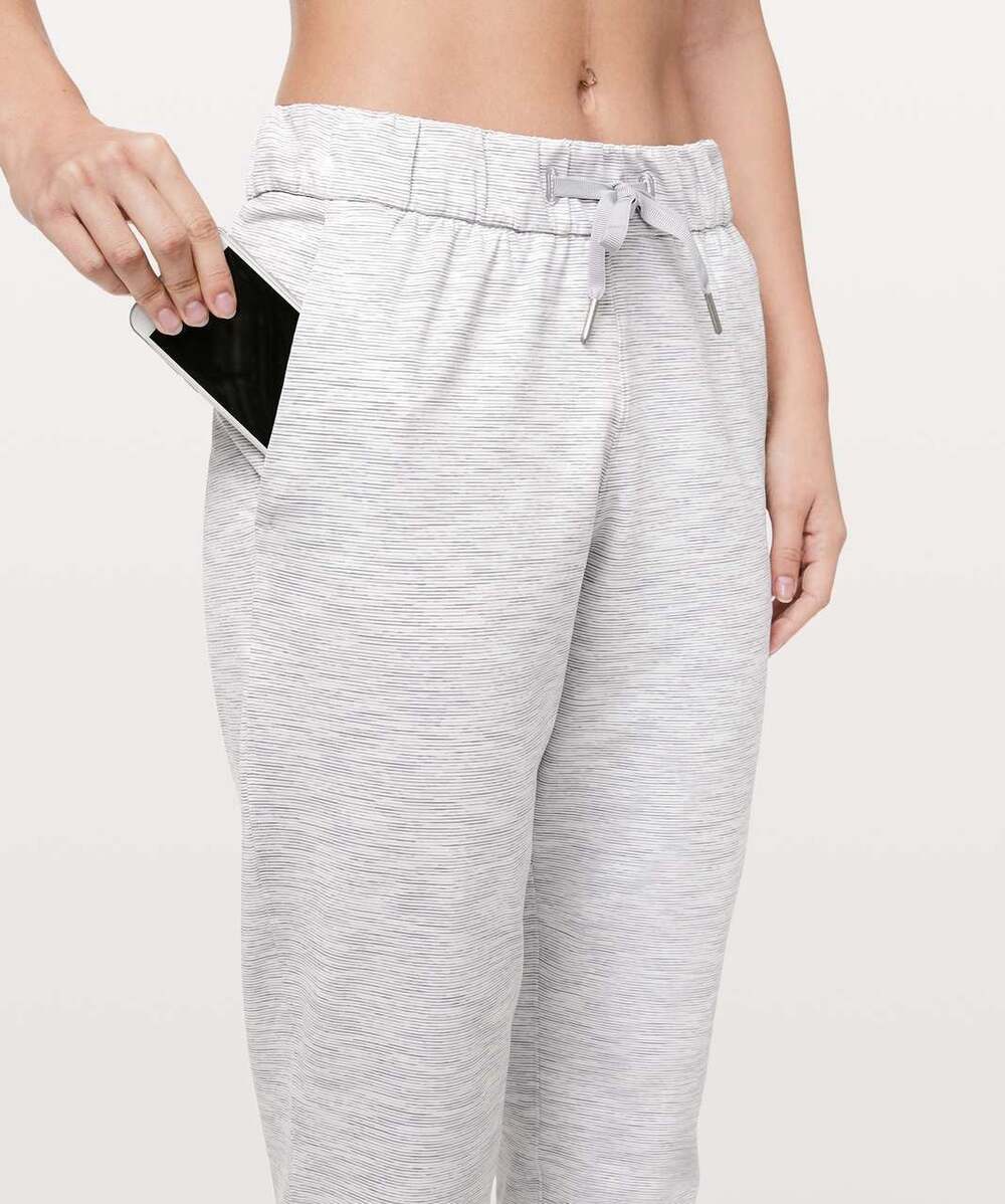 Lululemon On the Fly Jogger Wee Are From Space Nimbus Battleship Pants Size 4